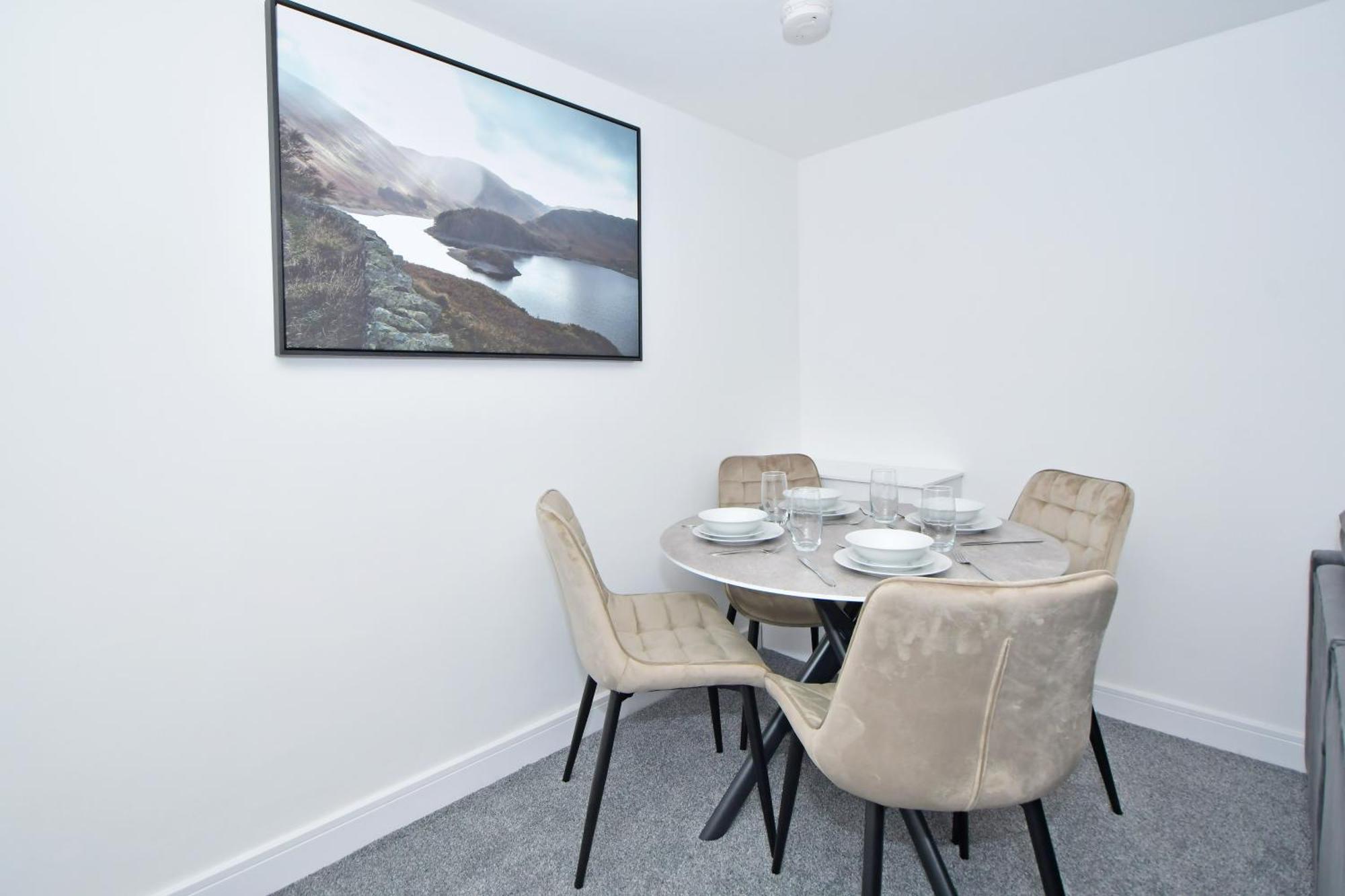 Sapphire Apartments By Yourstays - Luxury 2 Bedroom Apartments In 크루 외부 사진
