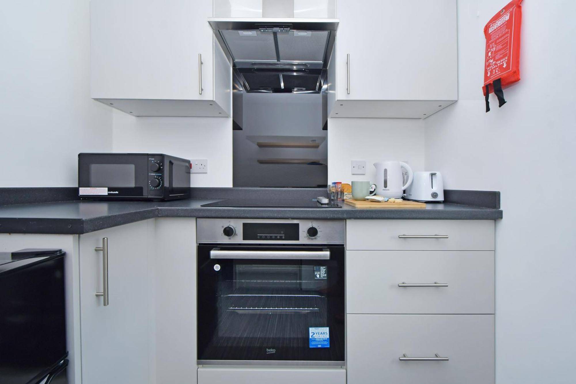 Sapphire Apartments By Yourstays - Luxury 2 Bedroom Apartments In 크루 외부 사진