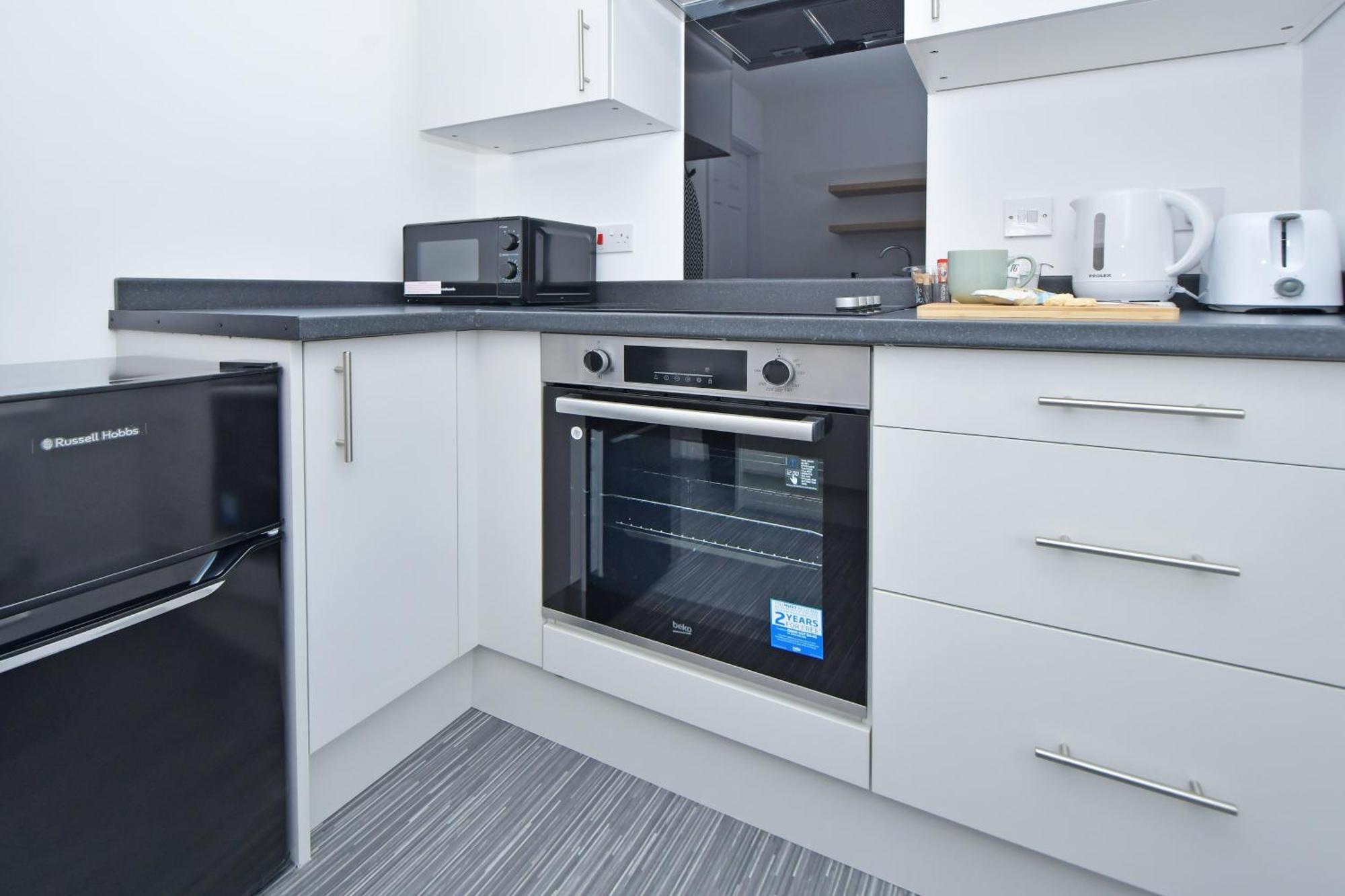 Sapphire Apartments By Yourstays - Luxury 2 Bedroom Apartments In 크루 외부 사진
