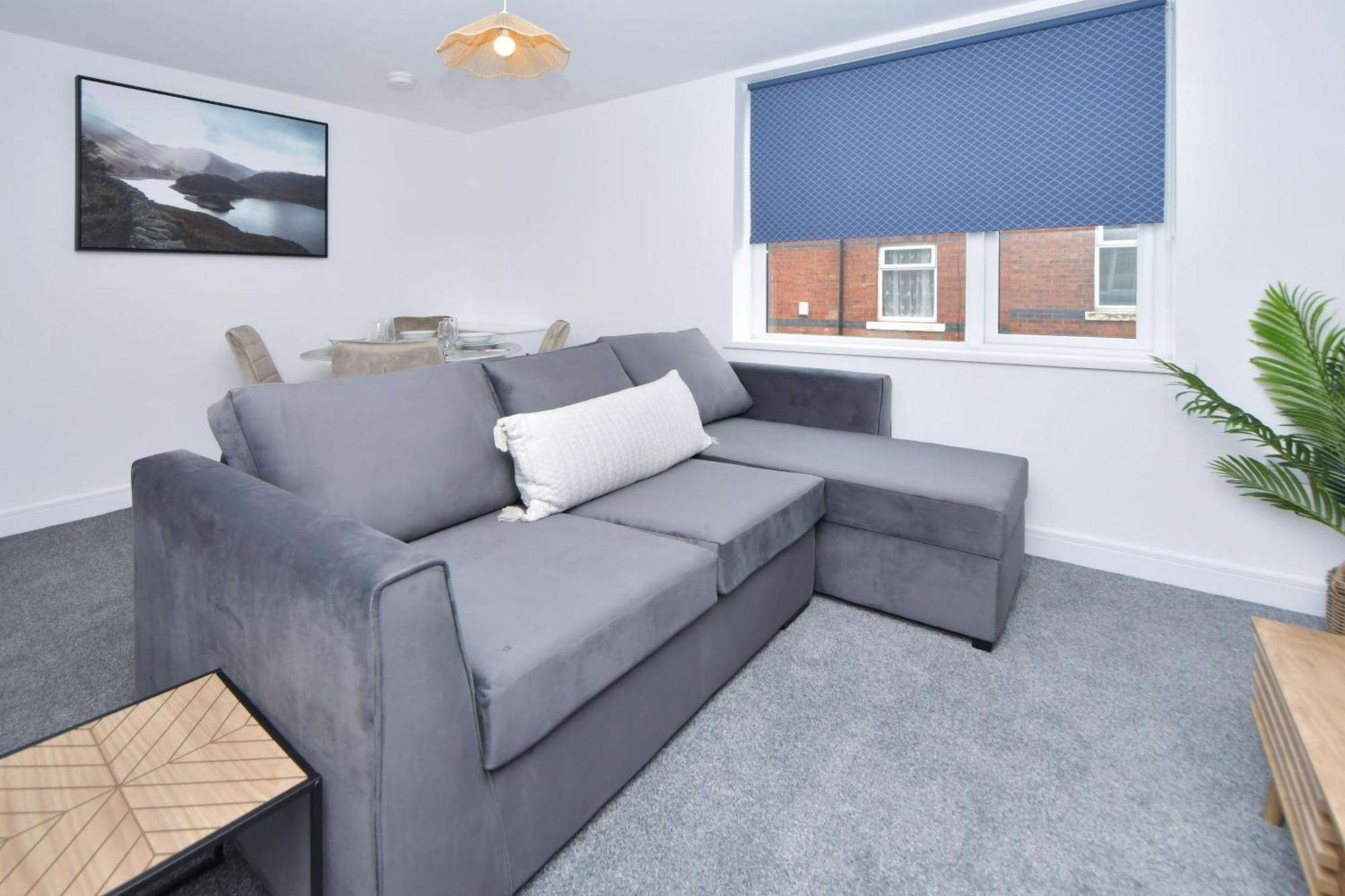 Sapphire Apartments By Yourstays - Luxury 2 Bedroom Apartments In 크루 외부 사진