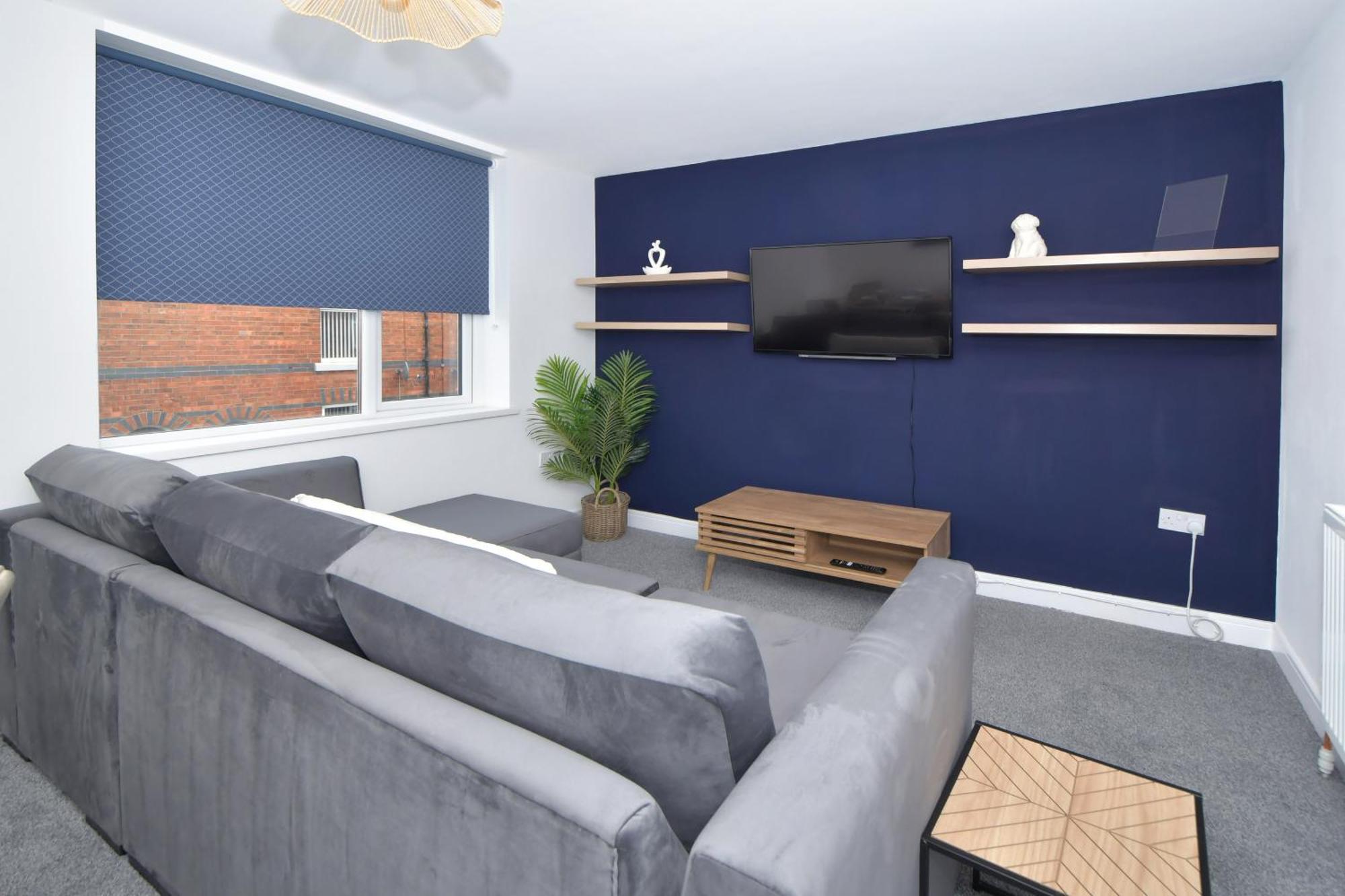 Sapphire Apartments By Yourstays - Luxury 2 Bedroom Apartments In 크루 외부 사진