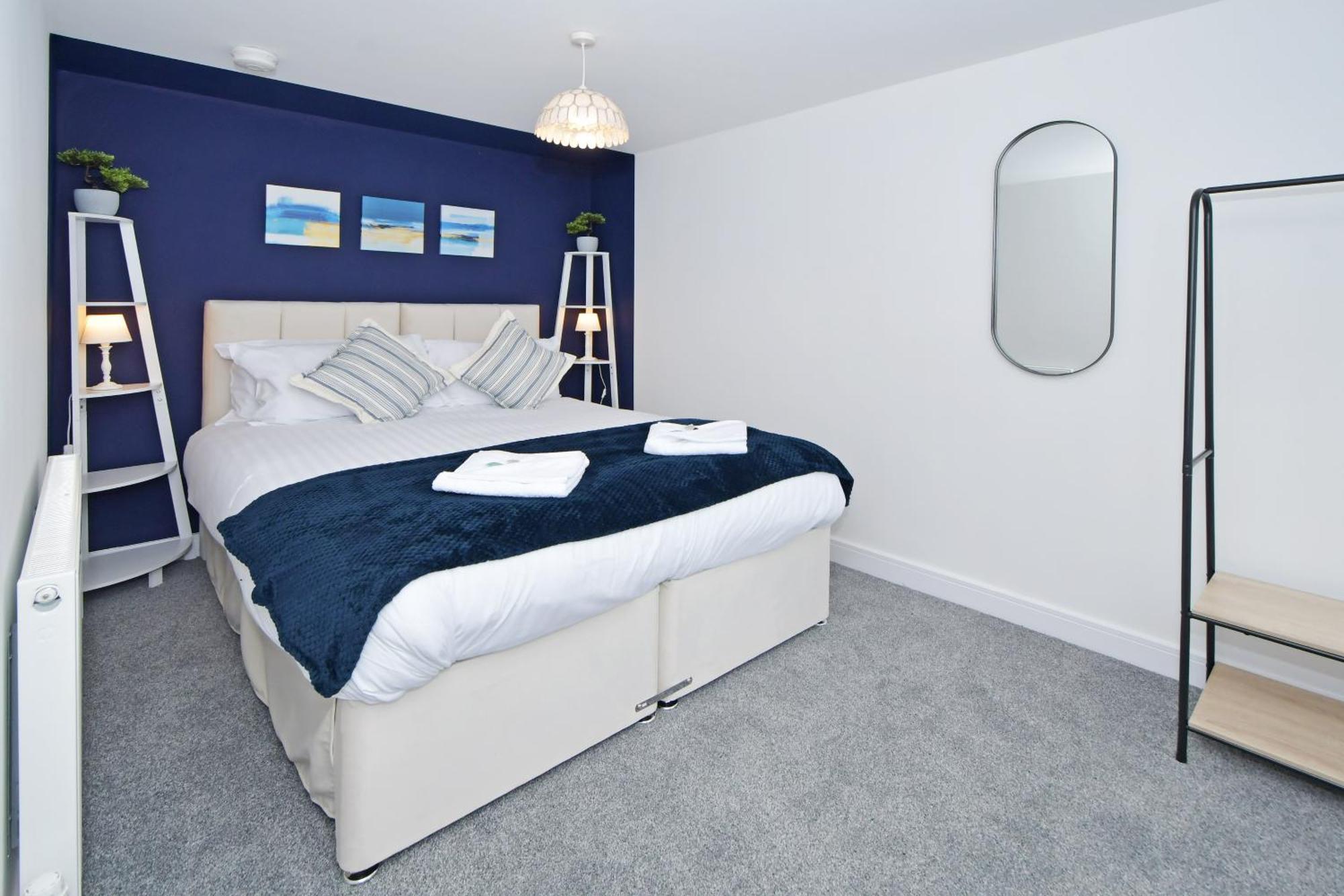 Sapphire Apartments By Yourstays - Luxury 2 Bedroom Apartments In 크루 외부 사진