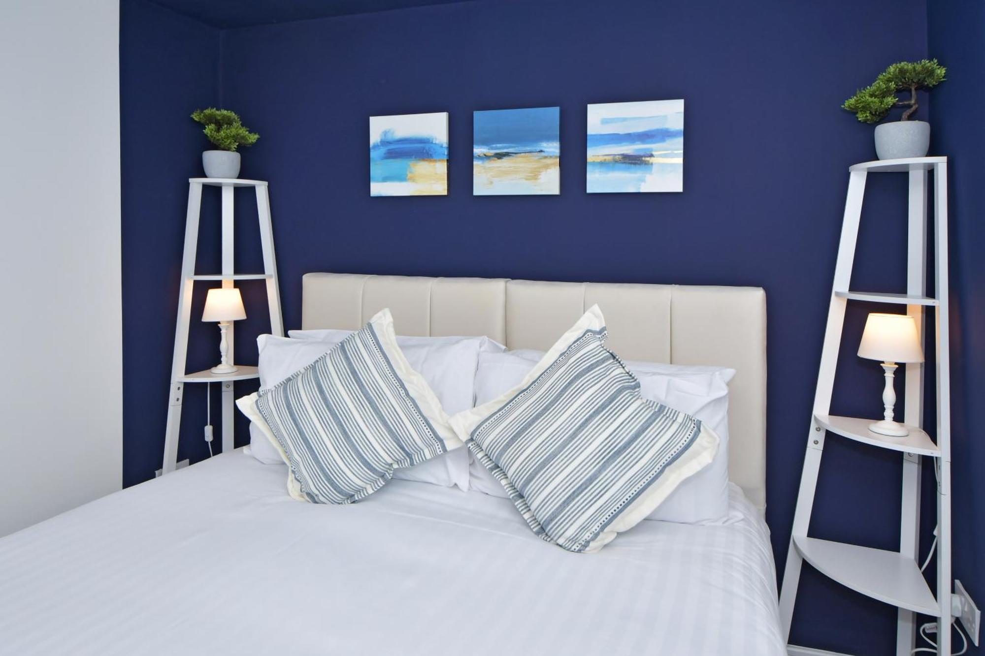 Sapphire Apartments By Yourstays - Luxury 2 Bedroom Apartments In 크루 외부 사진