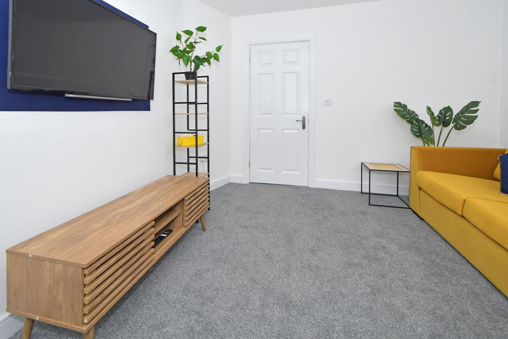 Sapphire Apartments By Yourstays - Luxury 2 Bedroom Apartments In 크루 외부 사진