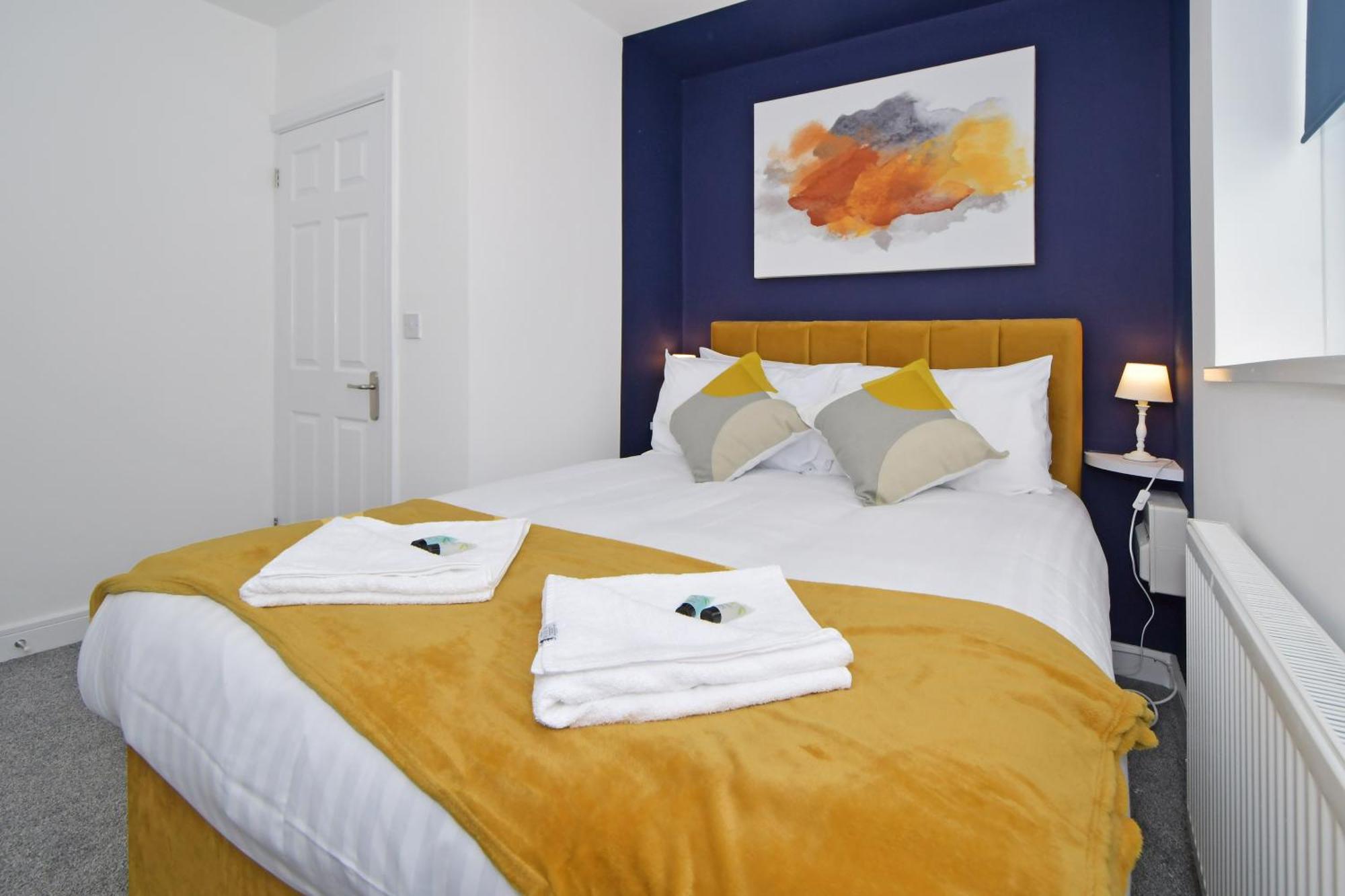 Sapphire Apartments By Yourstays - Luxury 2 Bedroom Apartments In 크루 외부 사진
