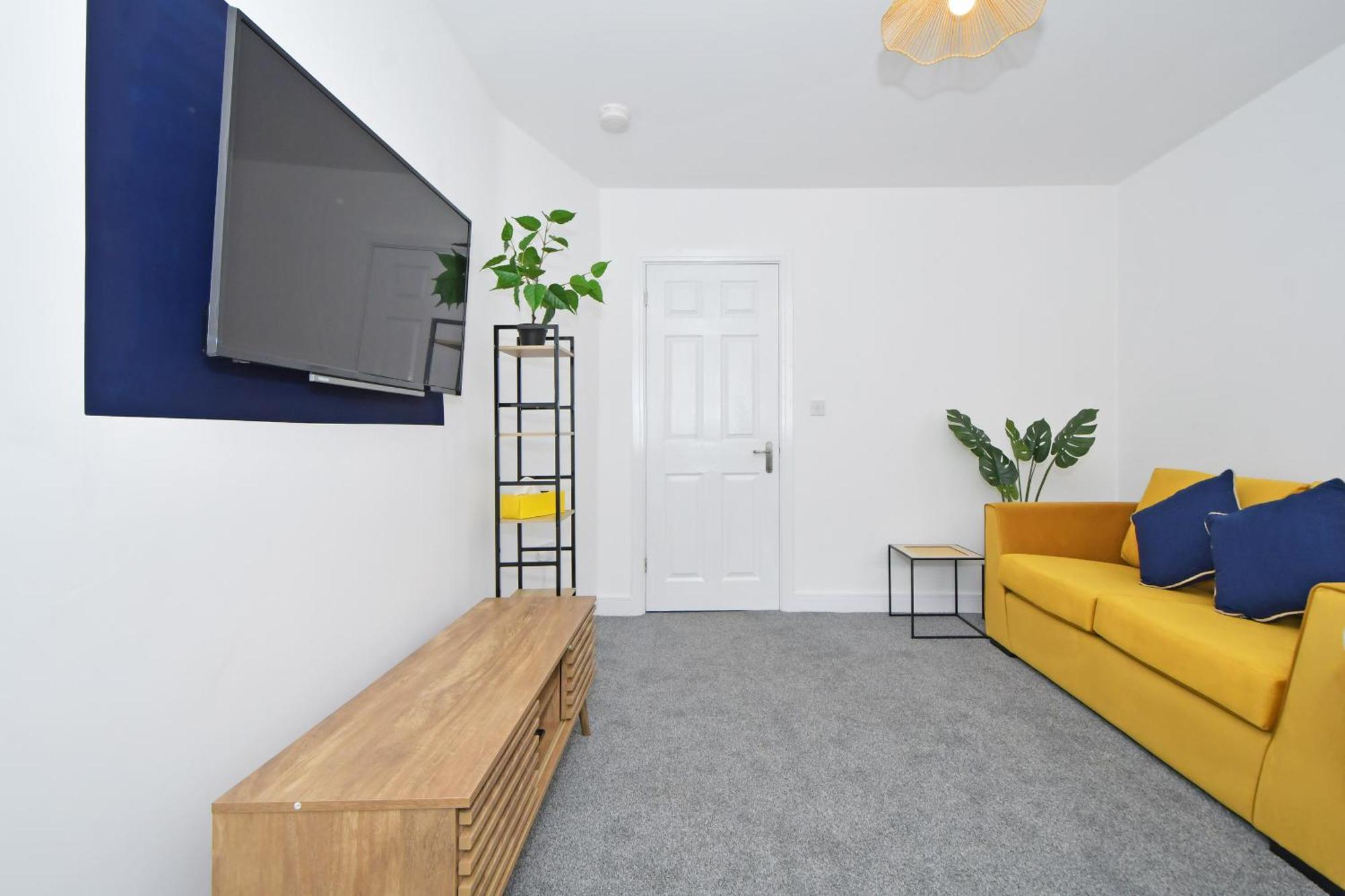 Sapphire Apartments By Yourstays - Luxury 2 Bedroom Apartments In 크루 외부 사진