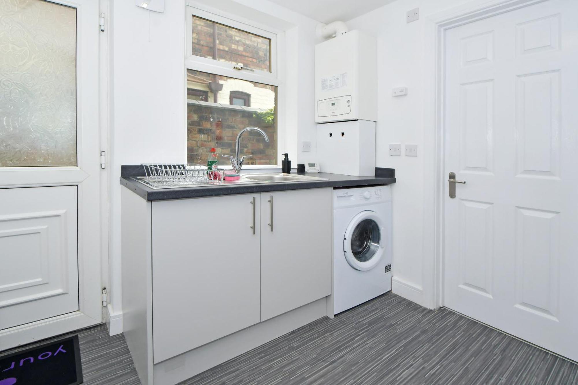 Sapphire Apartments By Yourstays - Luxury 2 Bedroom Apartments In 크루 외부 사진