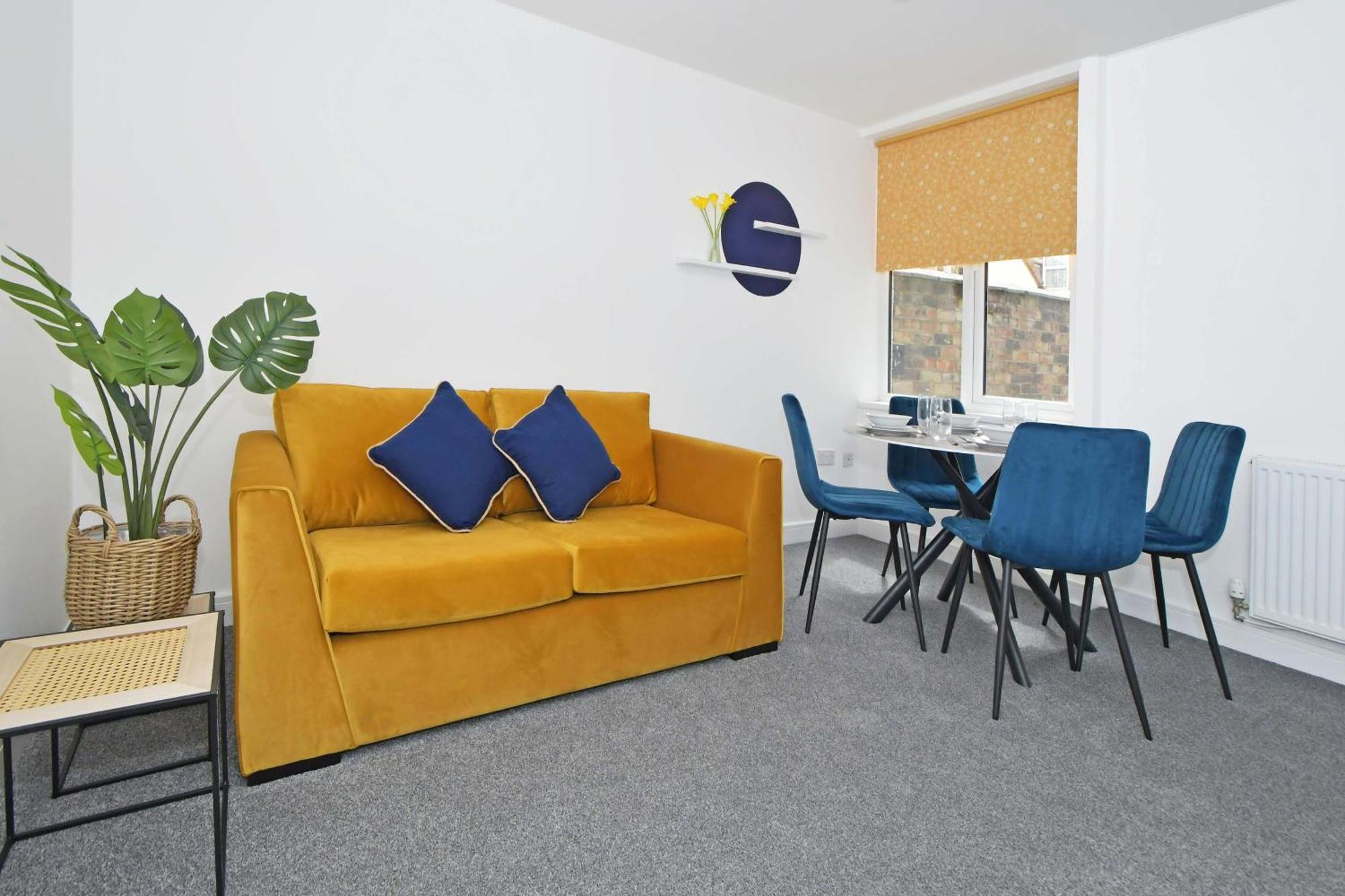 Sapphire Apartments By Yourstays - Luxury 2 Bedroom Apartments In 크루 외부 사진